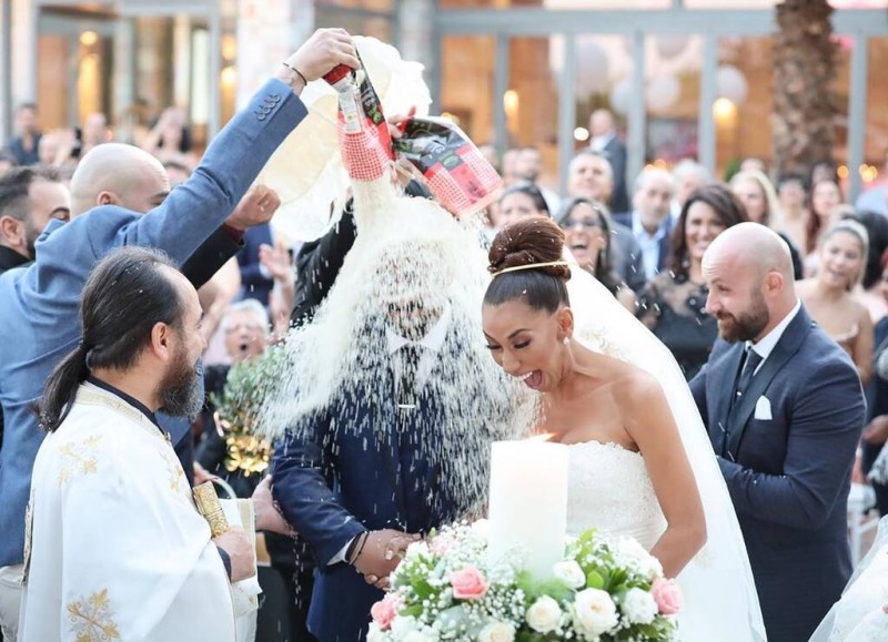Παντελίδης - Φιλίππου: Νέες φωτογραφίες από το γάμο τους! Τα τρυφερά φιλιά και η «βροχή» από ρύζι!