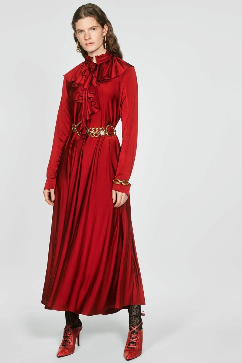 Zara: Το φόρεμα της 'Χιονάτης' από τη νέα συλλογή θα το φορέσουν λίγες! Είναι κεραμιδί και θυμίζει παραμύθι...