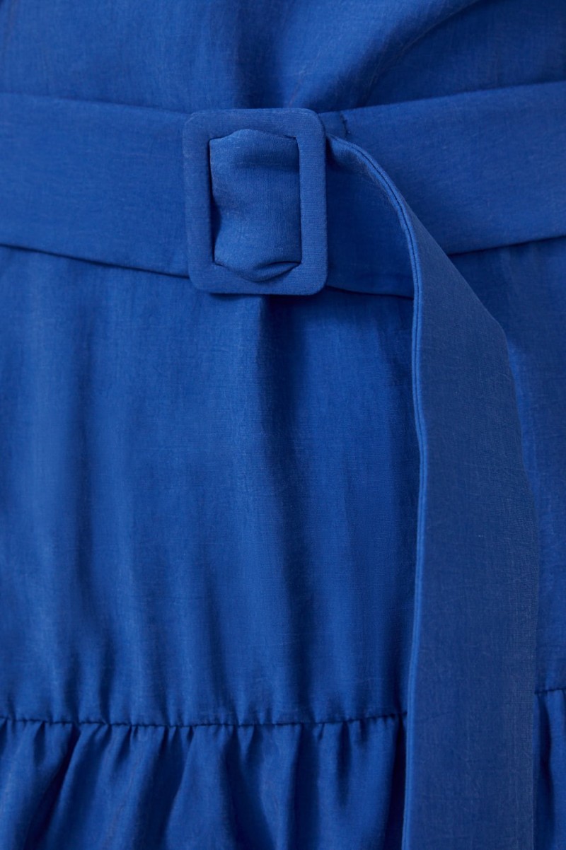 Zara - προσφορές: Όλες οι γυναίκες θέλουν αυτό το μπλε φόρεμα! Από 35 ευρώ έπεσε στα 16! 