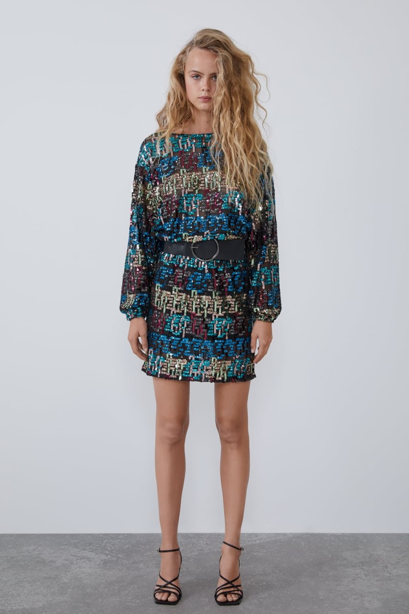 Zara - νέα collection: Αυτό είναι το φόρεμα με τις πολύχρωμες πούλιες που έχει προκαλέσει φρενίτιδα! Η μαύρη ζώνη στην μέση κάνει την διαφορά!