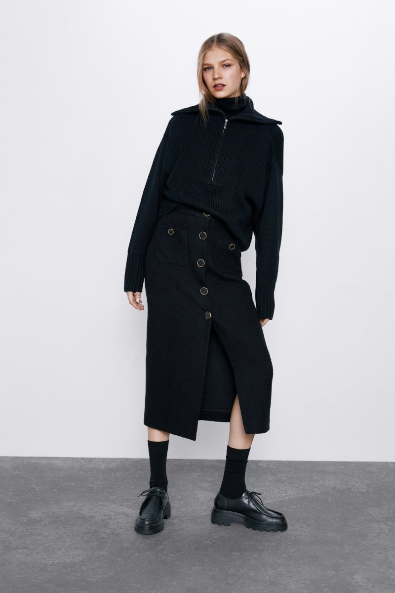 Zara - νέα συλλογή Αυτή η μαύρη φούστα είναι γεμάτη κουμπιά