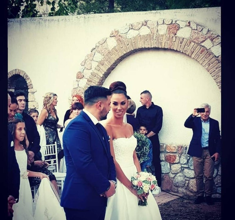Παντελίδης - Φιλίππου: Νέες φωτογραφίες από το γάμο τους! Τα τρυφερά φιλιά και η «βροχή» από ρύζι!