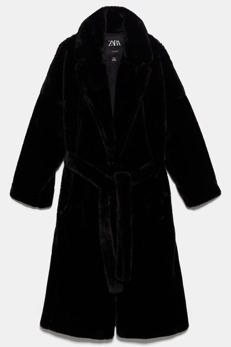 Γυναίκες προσοχή! Αυτή είναι η μαύρη γούνα από τη νέα συλλογή των Zara που θέλουν όλες...