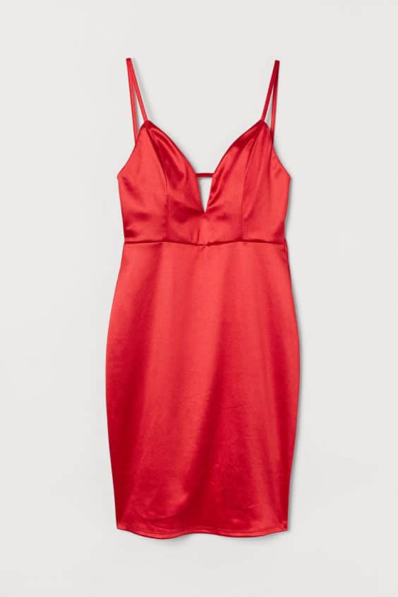 H&M Αυτό το κόκκινο φόρεμα έχει αδειάσει όλα τα ράφια! Κοστίζει 15 ευρώ και το θέλουν όλες