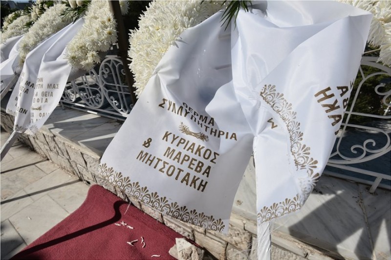 Σοφία Κοκοσαλάκη: «Ράγισαν» καρδιές στην κηδεία της! Οι σπαρακτικές εικόνες...