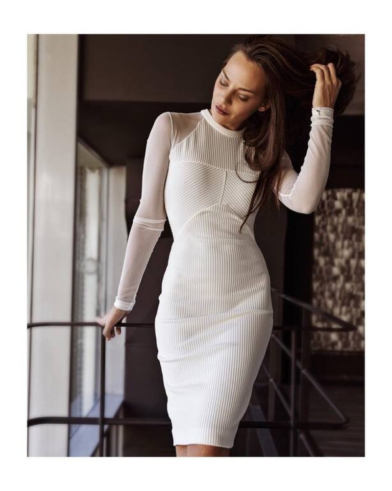 Υβόννη Μπόσνιακ: Φόρεσε λευκό φόρεμα και δεν μπορούσαμε να πάρουμε τα μάτια μας από πάνω της!