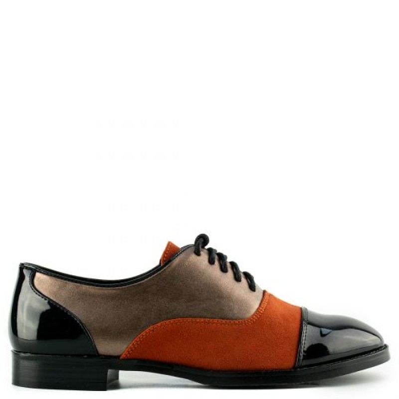 Βίκυ Καγιά - trends: Έβαλε στα πόδια της την μεγαλύτερη τάση! Τα παπούτσι με τις πορτοκαλί λεπτομέρειες...