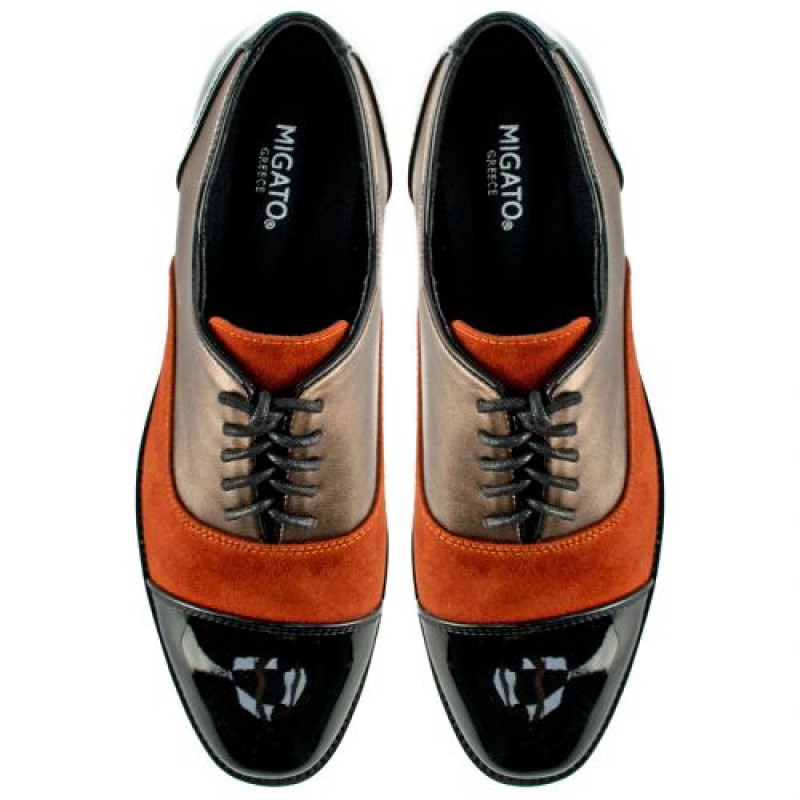 Βίκυ Καγιά - trends: Έβαλε στα πόδια της την μεγαλύτερη τάση! Τα παπούτσι με τις πορτοκαλί λεπτομέρειες...