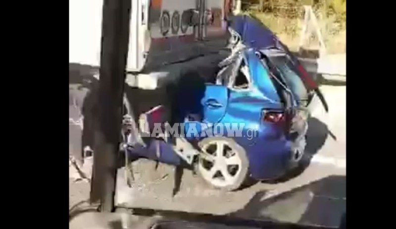 Τροχαίο σοκ στην Αθηνών-Λαμίας! Αυτοκίνητο «καρφώθηκε» σε νταλίκα!