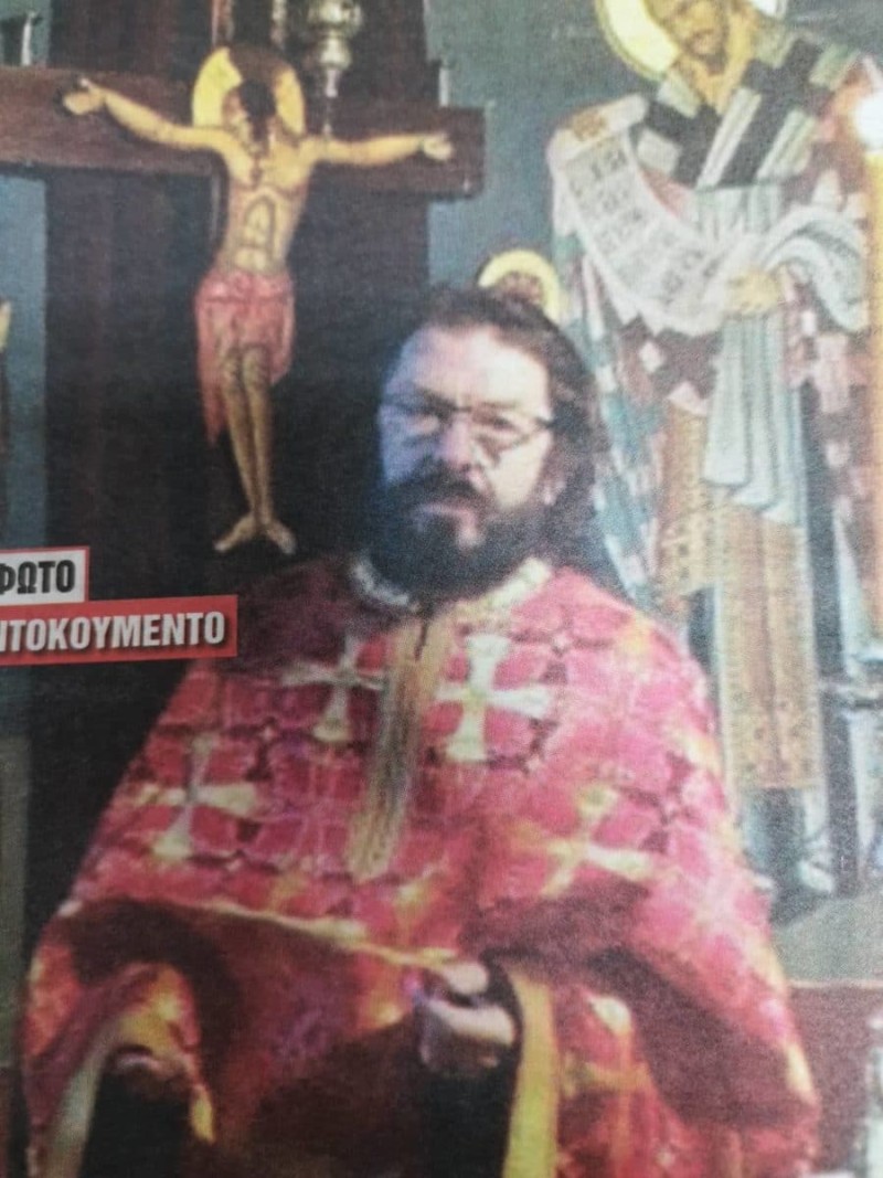 Νίκος Χορταρέας: Από αστρολόγος έγινε ιερέας!  Η φωτογραφία από τη χειροτονία του!