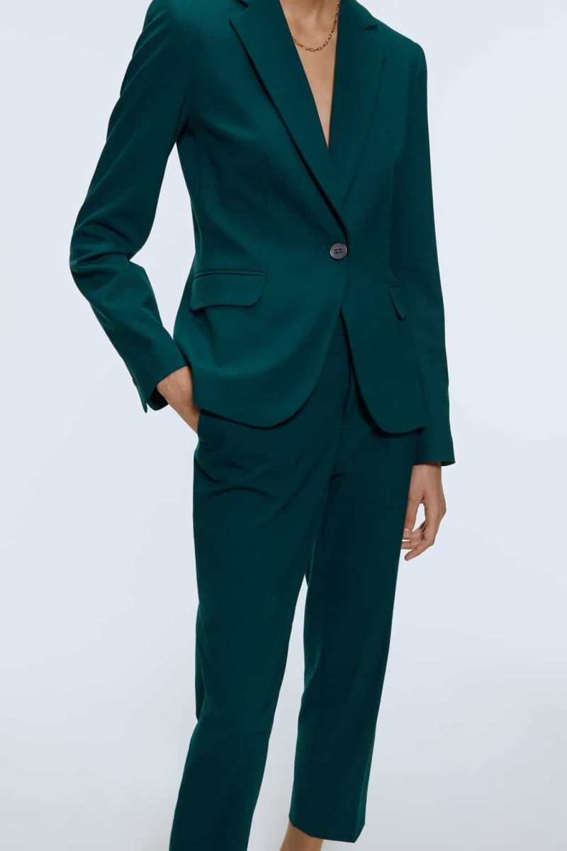 Zara: Ταραχή με αυτό το πράσινο παντελόνι σωλήνα από τη νέα συλλογή! Φόρεσέ το κι εκείνος δεν θα σταματήσει να σε κοιτάει...