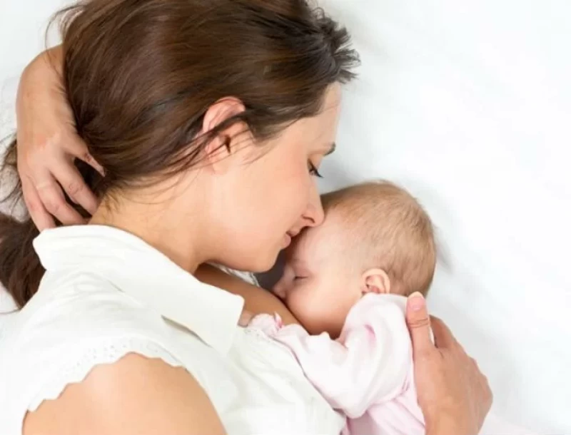 Θηλασμός: Το μητρικό γάλα δεν είναι απλώς... γάλα! Ποια τα οφέλη του για μαμά και παιδί;