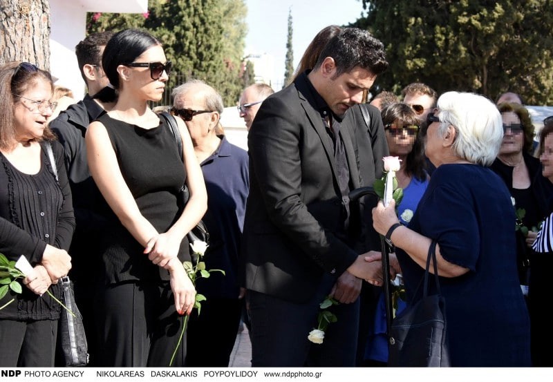 Δημήτρης Ουγγαρέζος κηδεία μητέρας