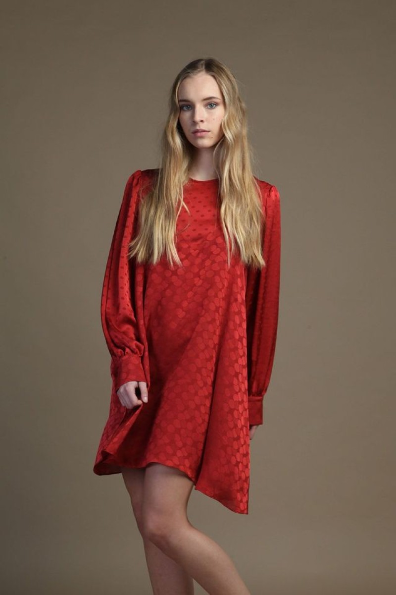 Σίσση Χρηστίδου κόκκινο φόρεμα