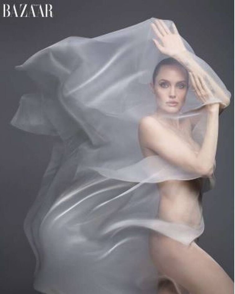 Angelina Jolie γυμνό κορμί