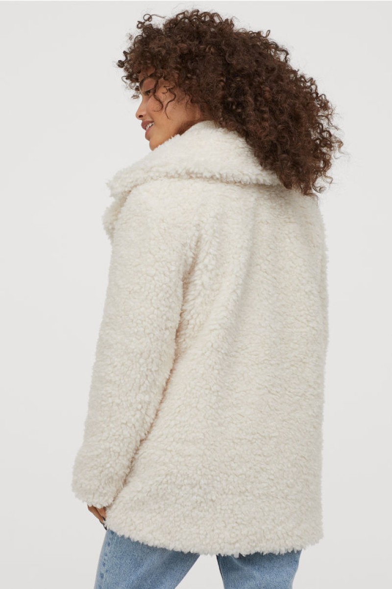  H&M λευκό teddy bear coat  στα καταστήματα