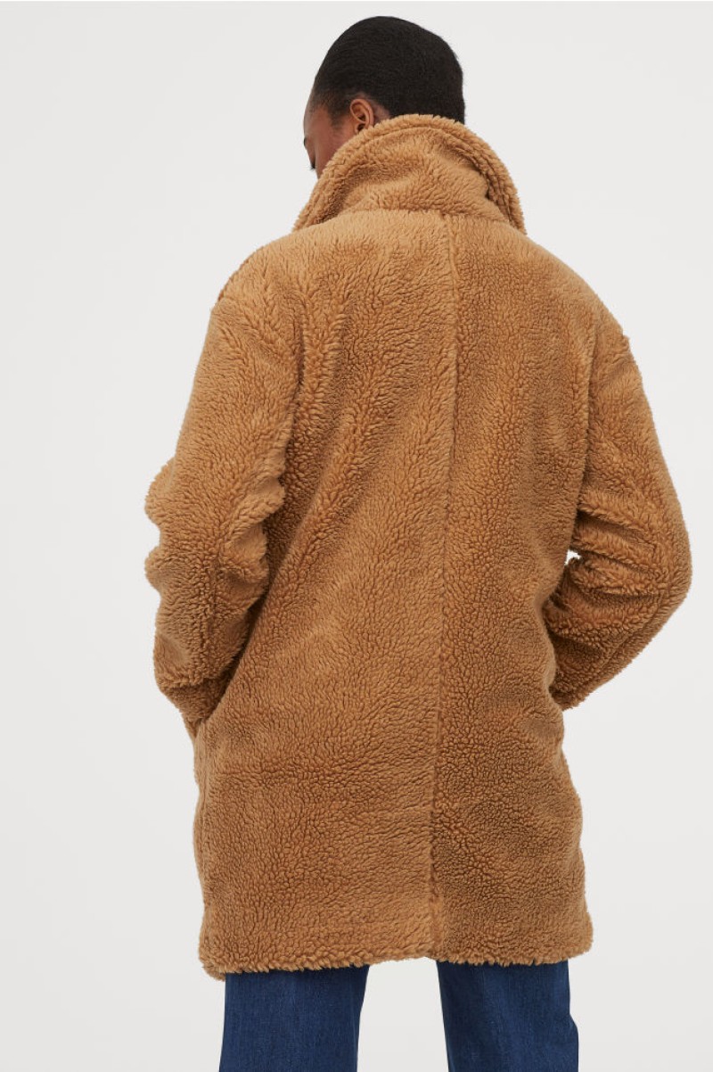 teddy bear coat H&M στα καταστήματα για χειμωνιάτικη εμφάνιση 