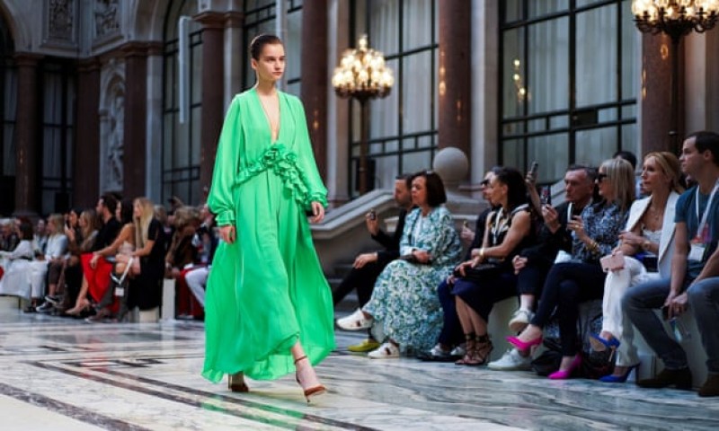 Fashion alert πράσινο φόρεμα 