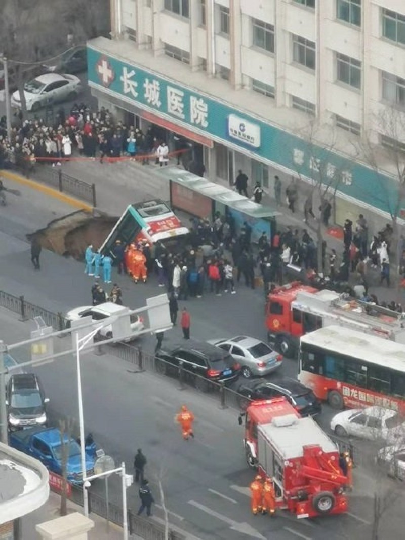 Λεωφορείο Κίνα δρόμος νεκροί