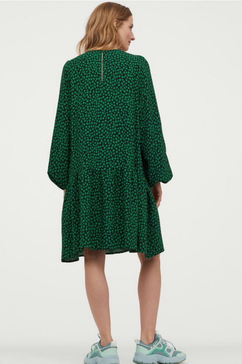 H&M πράσινο κρεπ φόρεμα σε προσφορά