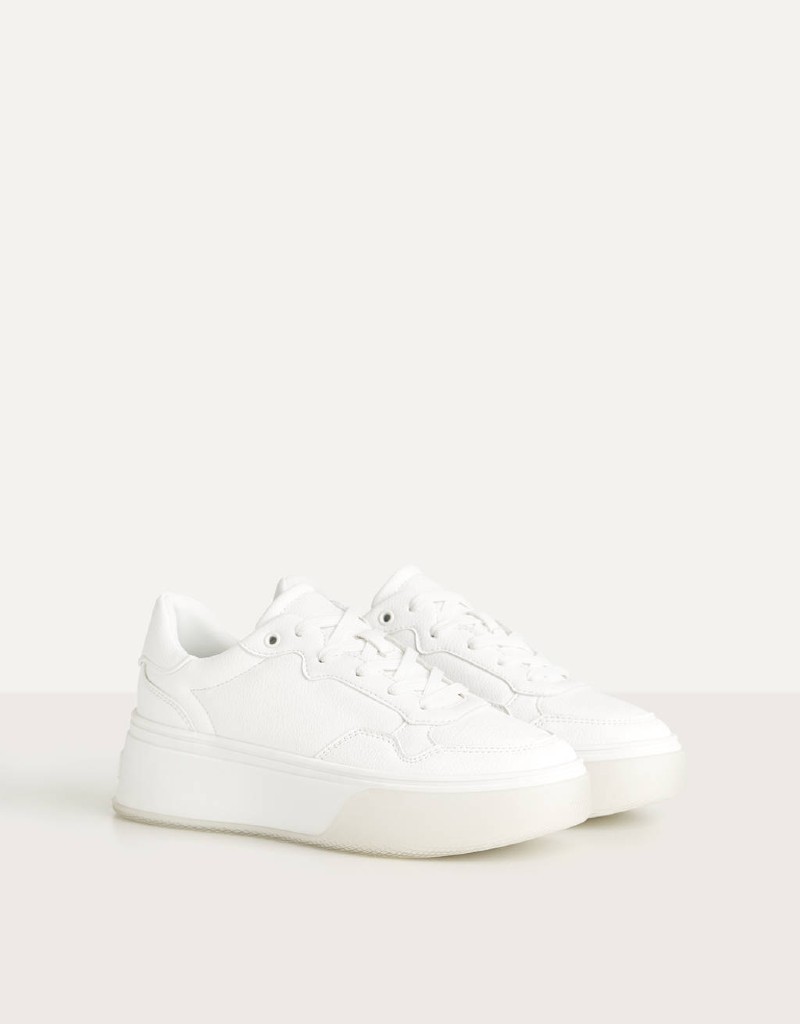 Λευκά sneakers Bershka