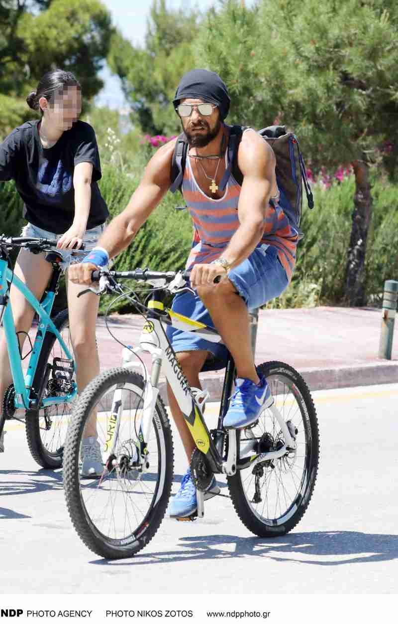 Γιάννης Μαρακάκης με ποδήλατο στο Καβούρι