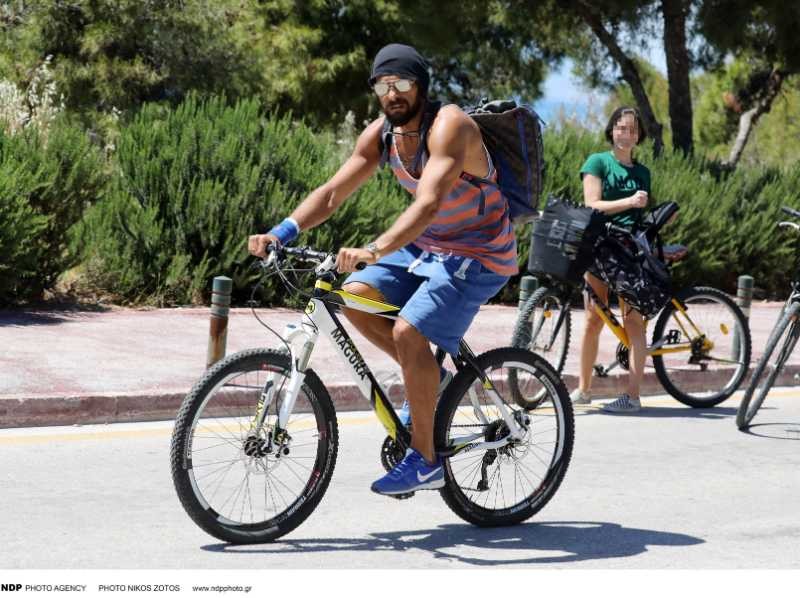 Γιάννης Μαρακάκης με ποδήλατο στην ζέστη
