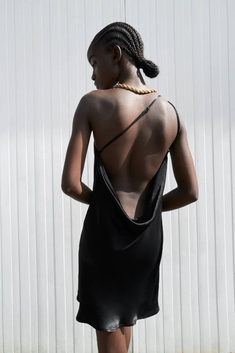 Zara νέα συλλογή μαύρο φόρεμα