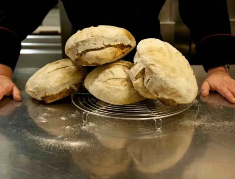 11+1 μυστικά από την Αργυρώ Μπαρμπαρίγου για να φτιάξεις το καλύτερο σπιτικό ψωμί