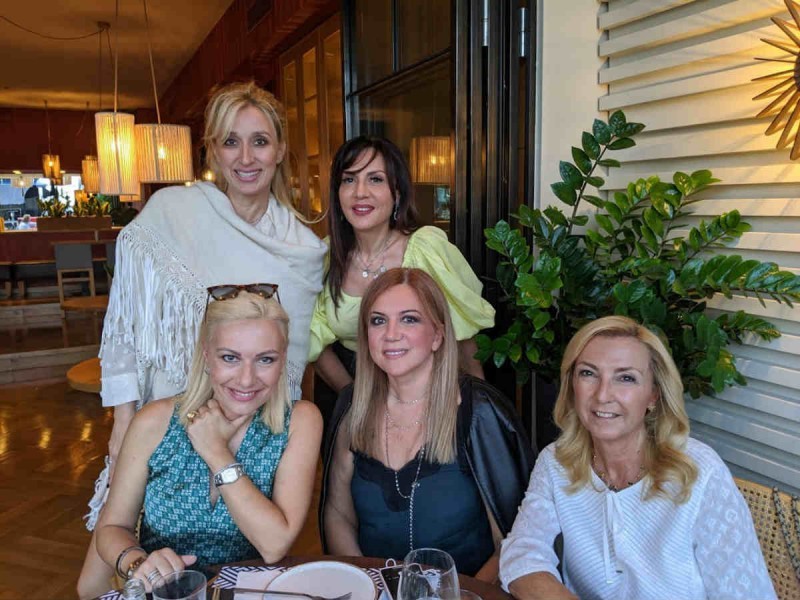 Έλενα Ντάβλα, Βάσω Τσίντζου, Τίνα Μεσσαροπούλου, Μαρία Κοτρώτσιου, Ιωάννα Στραγάλη σε μια δημοσιογραφική βραδιά στο TEN