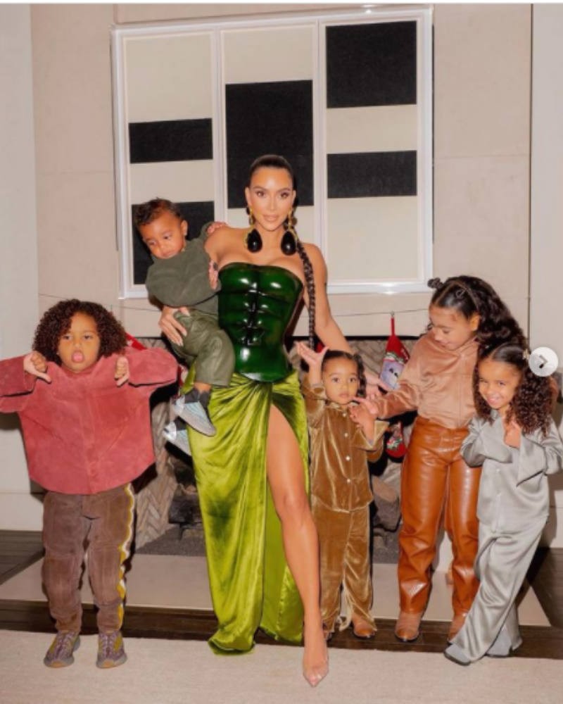 Kim Kardashian look οικογένεια