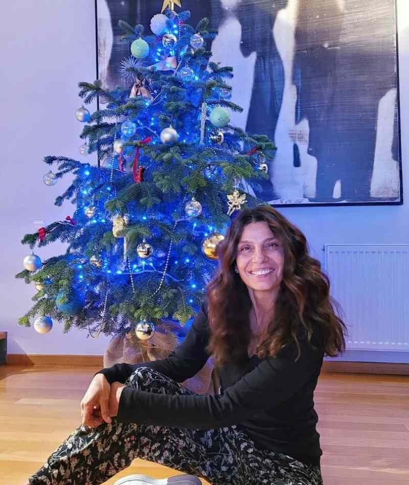 Πόπη Τσαπανίδου χριστουγεννιάτικο δέντρο