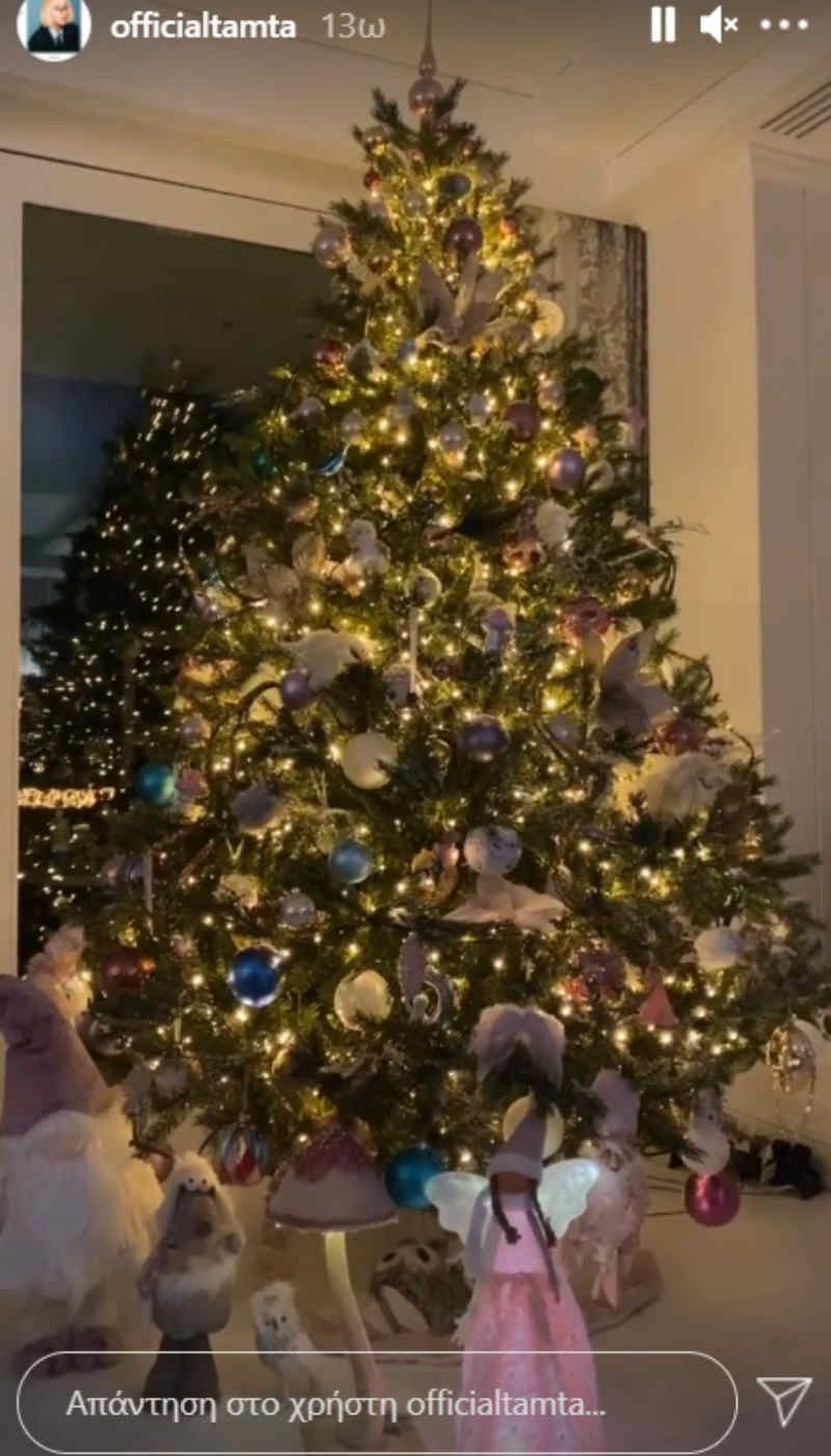 Το φαντασμαγορικό χριστουγεννιάτικο δέντρο της Τάμτα