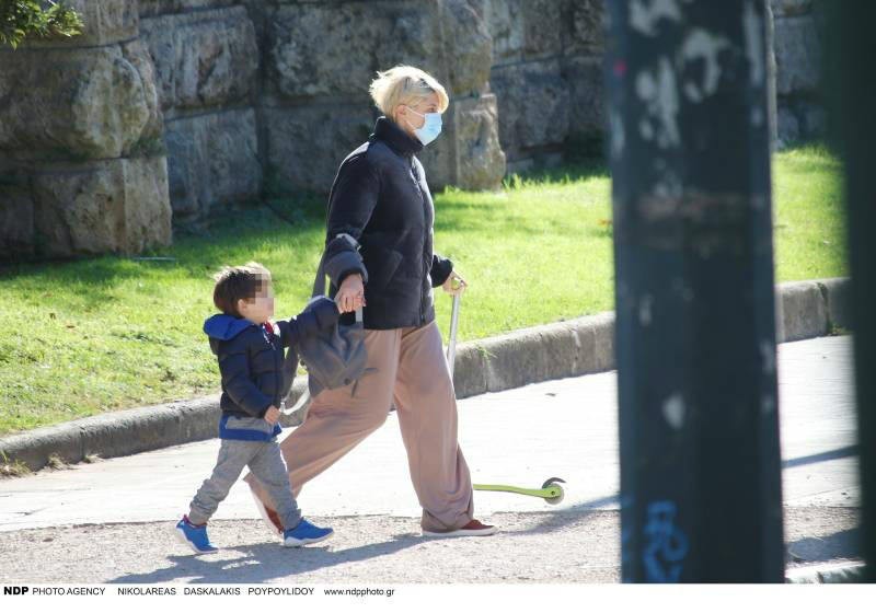 σία κοσιώνη βόλτα με γιο 