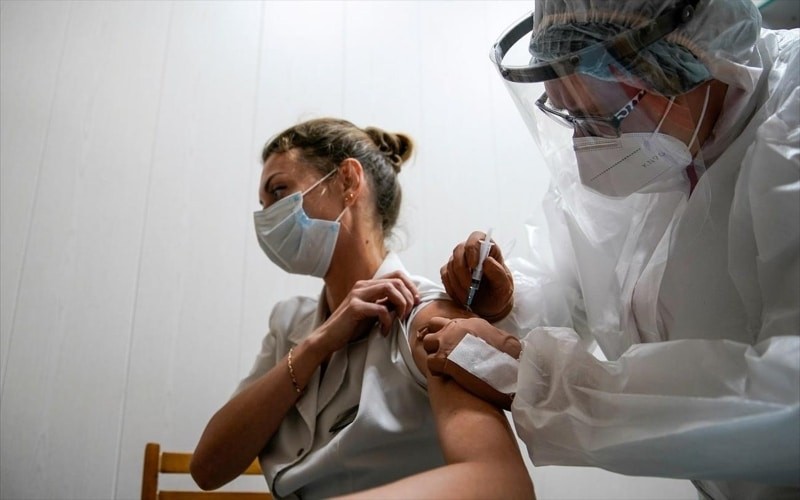  λιποθύμησε νοσηλεύτρια μετά την δεύτερη δόση του εμβολίου του κορωνοιού