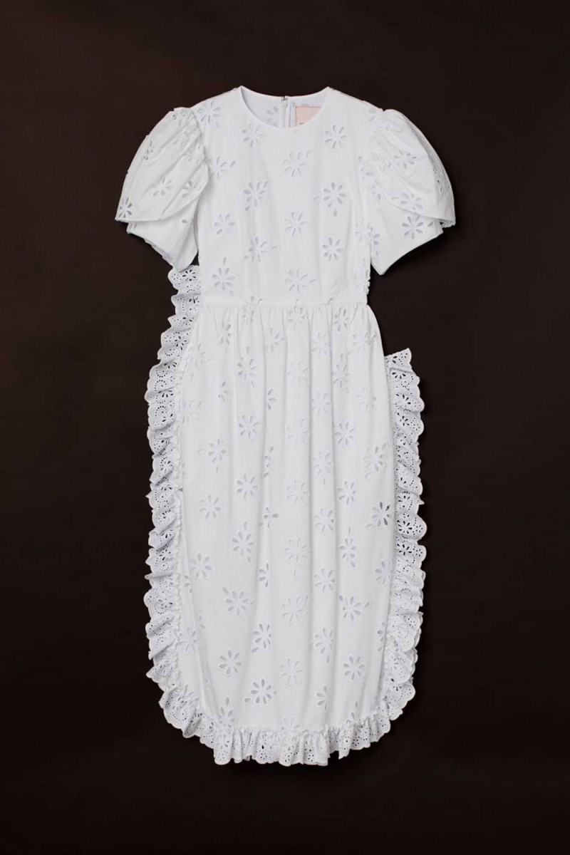 λευκό φόρεμα με δαντέλα
