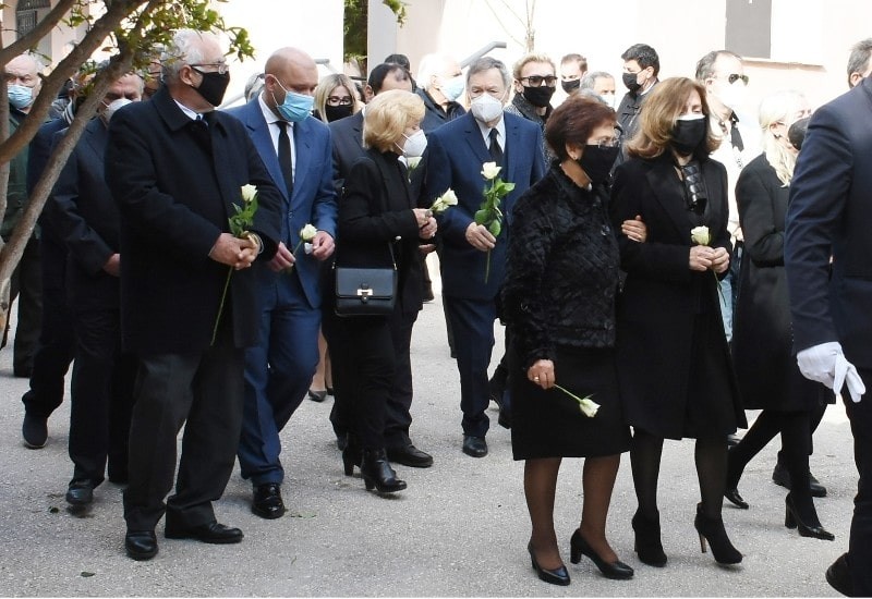 Τάκης Βουγιουκλάκης φωτογραφίες από την κηδεία του αδερφού της Αλίκης Βουγιουκλάκη
