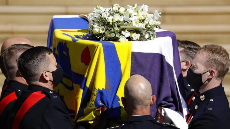 Κηδεία πρίγκιπα Φίλιππου: Το ελληνικό στοιχείο πάνω στην σημαία του φέρετρου του