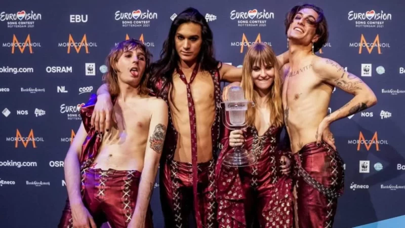 Eurovision 2021: Είδαν την αποθέωση οι Maneskin στο αεροδρόμιο της Ρώμης
