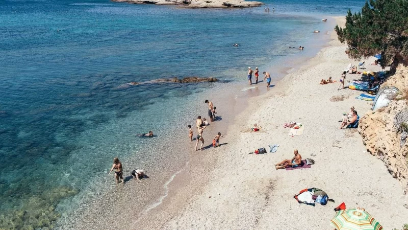 Καλοκαίρι 2021: Αυτές είναι οι 18 πιο καθαρές παραλίες της Αττικής