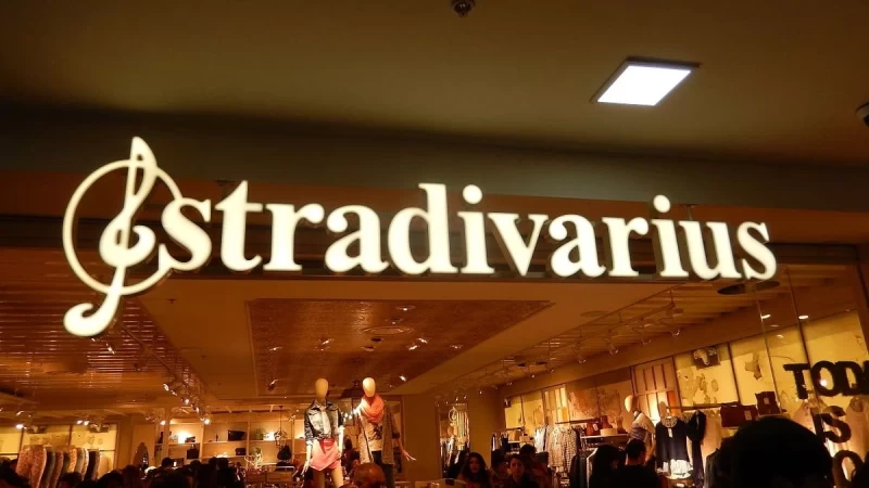 Η απόλυτη τάση αυτό το σιέλ jumpsuit από τα Stradivarius - Θα κάνεις θραύση στο νησί