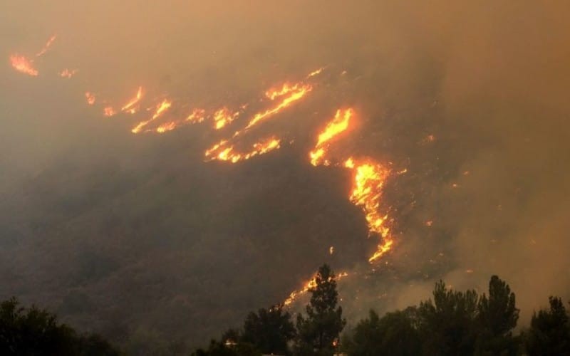 Φωτιά στην Εύβοια εκκενώνονται τα χωριά Αγία Άννα, Κερασιά και Αχλάδι