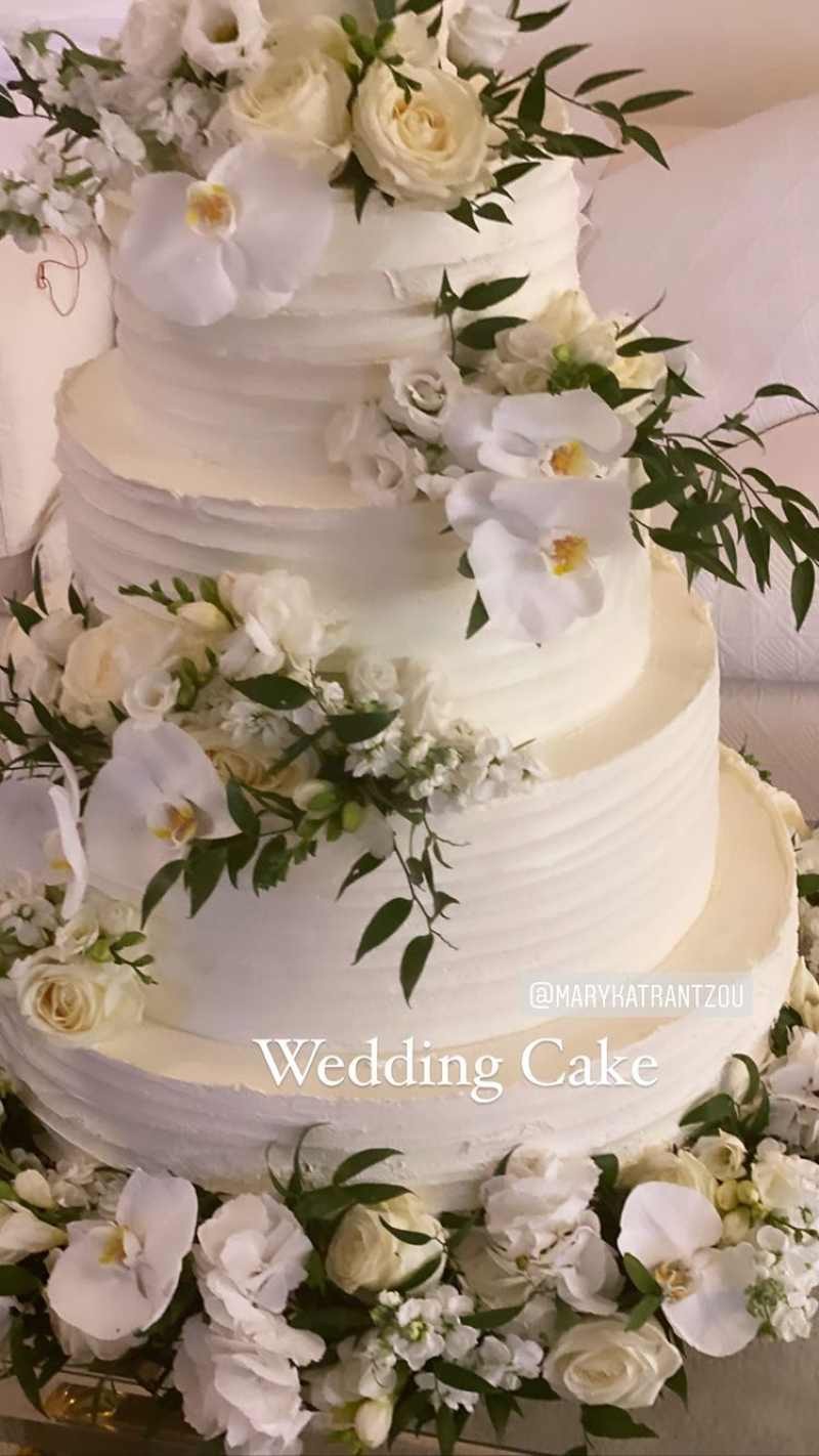 Η τούρτα από τον λαμπερό γάμο