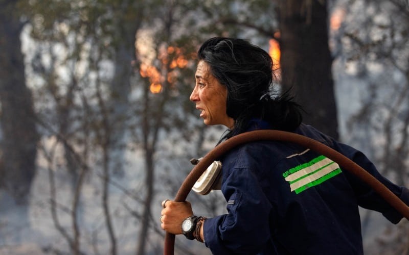 Κατερίνα Ιωαννίδου η εθελόντρια πυροσβέστης που έχει συγκινήσει το πανελλήνιο