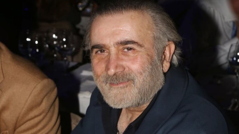 Έφυγε από Αθήνα ο Λάκης Λαζόπουλος μήνες μετά το θάνατο της γυναίκας του