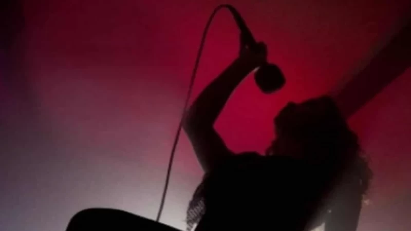 Σύζυγος κορυφαίας τραγουδίστριας κατηγορείται για βιασμό - Εκείνη προσπάθησε να δωροδοκήσει το θύμα