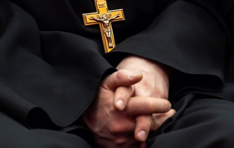  Κάθειρξη 8 ετών σε ιερέα που ασελγούσε σε 11χρονη