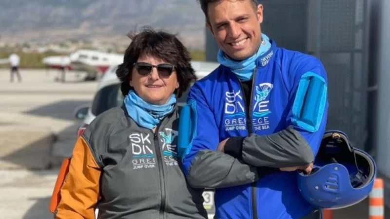 Ελένη: Πιο ατρόμητη από ποτέ η μητέρα του Σάββα Πούμπουρα - Έκανε ελεύθερη πτώση από τα 10.000 μέτρα