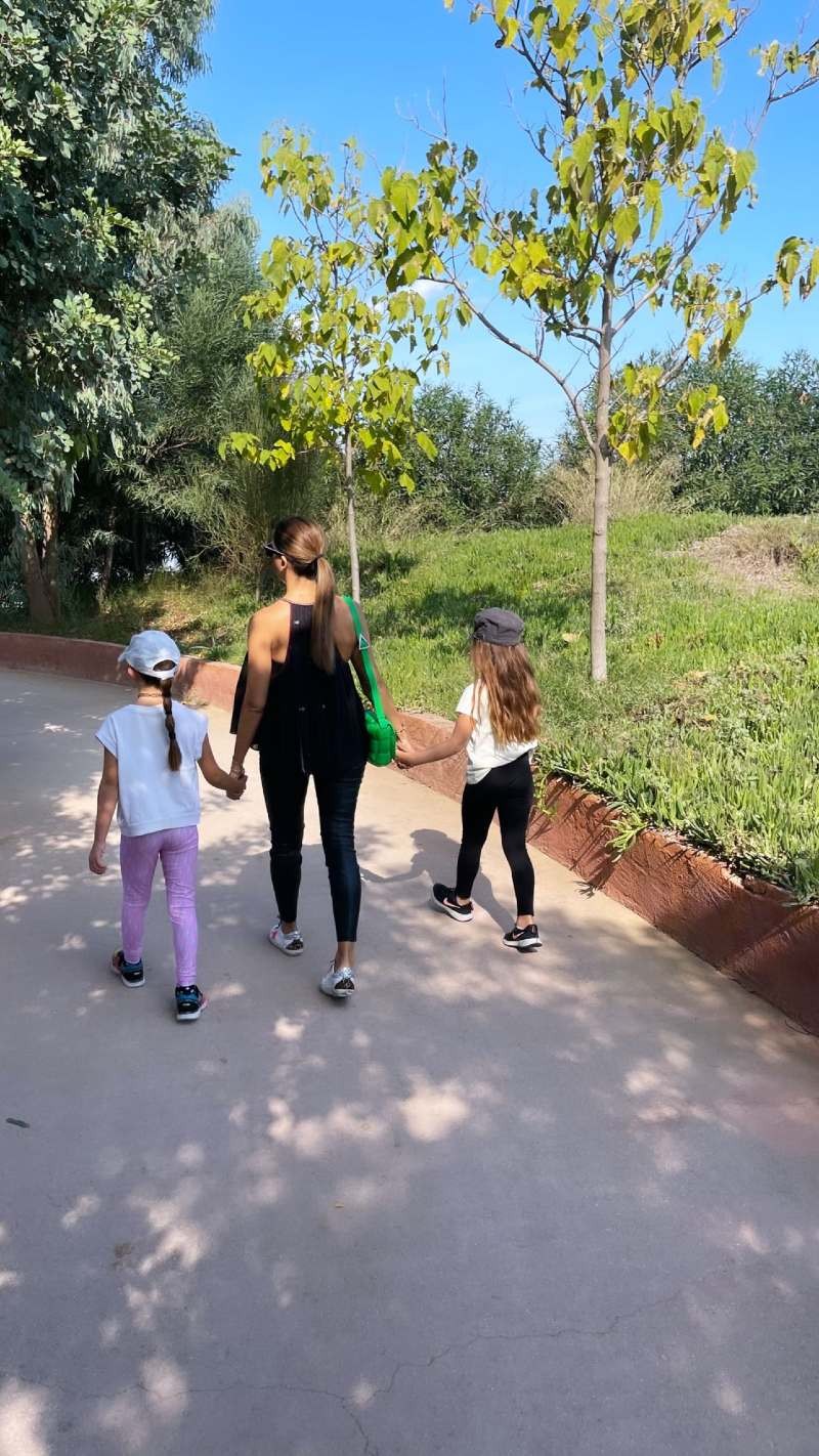 Η βόλτα της Σταματίνας Τσιμτσιλή με τα παιδιά της