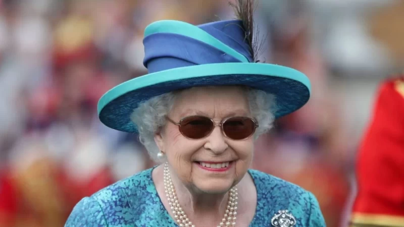 Τρομάζει η εικόνα της Βασίλισσας Ελισάβετ - Χλωμή και ταλαιπωρημένη μετά τις φήμες για την υγεία της